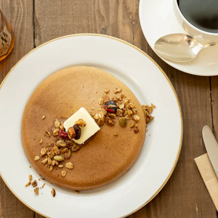 【逗子】スパイスが決め手!もちもち食感の米粉パンケーキが人気のカフェ「在 aru」